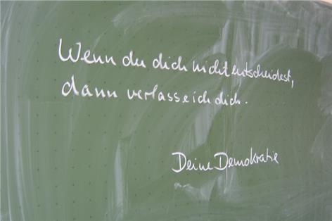 Welchen Beitrag zur Stärkung des Menschen, der Demokratie und Solidarität kann die Erwachsenenbildung leisten - wo sind ihre Grenzen?